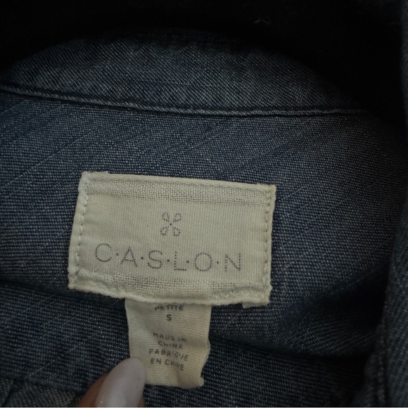 Caslon Chambray Button-Up Shirt | Medium Was Denim | Size Small Petite - Picture 4 of 6